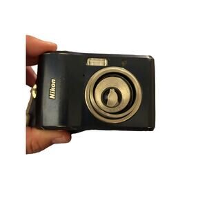 Vintage Nikon Coolpix L18 Digital Camera Dark Blue
